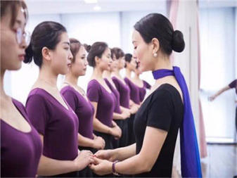形象禮儀與社交禮儀 專(zhuān)業(yè)商務(wù)禮儀服務(wù)的雙重基石